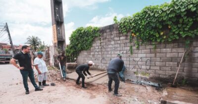 Após pedido de reforma completa da ponte, Octávio Soeiro realiza concretagem com recursos próprios em calçadão do Pirapora