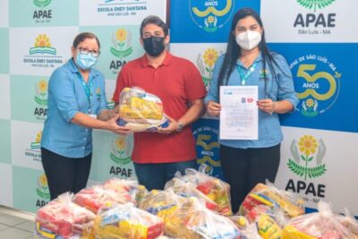 Osmar Filho entrega cestas básicas na APAE e garante emenda para ações da instituição