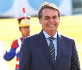 Jogada de Bolsonaro deixa Câmara com abacaxi na mão e desmascara traidores (veja o vídeo)