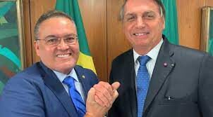 Senador Roberto Rocha comemora ao lado de Bolsonaro aumento do Auxílio Brasil…