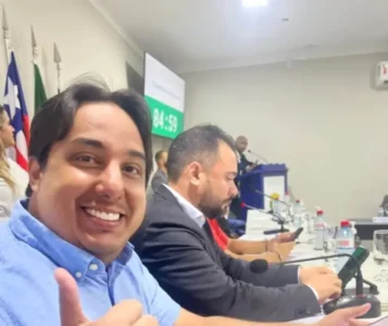 “João Igor Fortalece Pré-Candidatura a Deputado Estadual com Apoio de Felipe Camarão em Visita a Anajatuba”