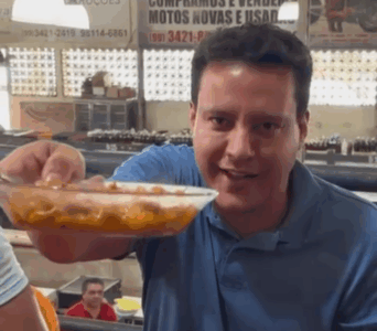 Em agenda pelo Maranhão Felipe Camarão dá uma pausa em Caxias para comer a tradicional panelada ao lado do prefeito Gentil Neto