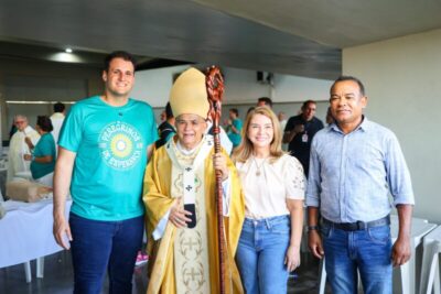 Renovação de fé: Orleans Brandão participa da celebração de Corpus Christi no Castelão