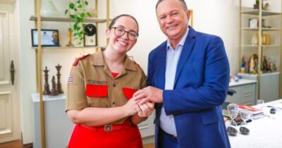 Brandão recebe Ana Theresa Carvalhal, aluna do colégio militar aprovada para Medicina na USP
