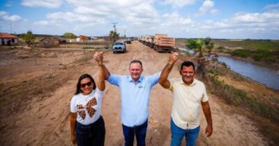 Morador grava vídeo falando do avanço nas obras da Travessia da Baixada, que ligará Anajatuba a São João Batista.