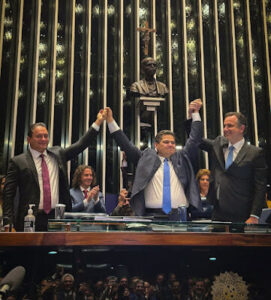 ELEIÇÃO: Dos 81 senadores Davi Alcolumbre é eleito com 73 votos presidente do senado