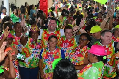 Um ótimo Carnaval em Pastos Bons, prefeito Enoque se diverte com os foliões