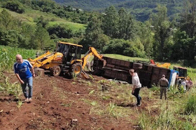 Ônibus Com Estudantes Da UFSM Tomba Em Ribanceira No RS E Deixa Sete Mortos