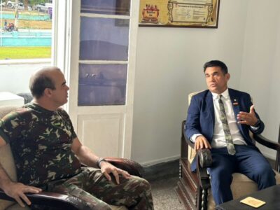 Deputado Wellington do Curso visita o comandante do Exército em São Luís (24º BIS), onde foi sargento por 15 anos