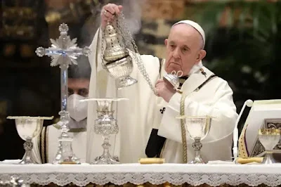 Profecia de Nostradamus que indica derrocada da Igreja Católica vem à tona após morte de papa Francisco; entenda