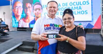 Brandão entrega mais de 700 óculos para beneficiários da Grande Ilha do programa Maranhão Livre da Fome