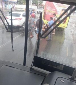Passageira de moto fica ferida em acidente de trânsito na Av. São Luís Rei de França