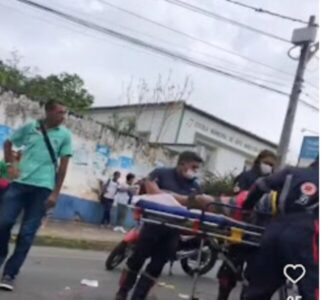 Acidente com atropelamento de moto em frente o farol da educação de Ribamar a vítima é uma senhora de 70 anos de idade.
