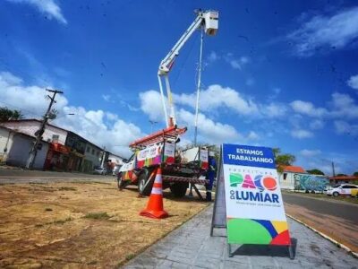 As lâmpadas de LED oferecem várias vantagens em comparação com as lâmpadas tradicionais. Elas são mais eficientes energeticamente, o que pode resultar em uma redução significativa no consumo de energia elétrica e nas despesas associadas. Além disso, as lâmpadas de LED têm uma vida útil mais longa, o que diminui a necessidade de manutenção e reposição frequente.