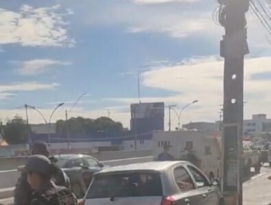 Homem encontrado morto dentro de carro na região da Cohab é investigado como homicídio