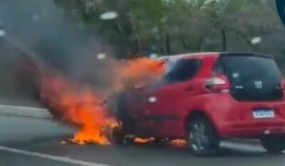 Dois veículos pegaram fogo, é foram consumid rapidamente por chamas e ficaram destruídos, um na Via Expressa em São Luís e outro no bairro J.Camara em São José de Ribamar