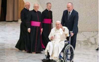 Vaticano atualiza estado de saúde do papa Francisco: “Segue crítico”