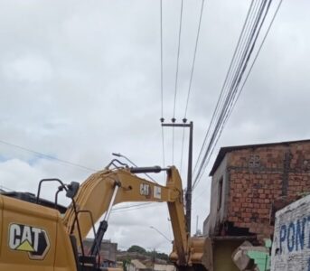 Casas na Vila Cascavel começam a ser demolidas após decisão judicial favorável à Prefeitura de São Luís