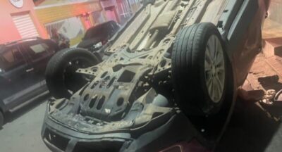 Na madrugada desta quarta-feira (5), uma motorista perdeu o controle do carro e acabou capotando o veículo na Avenida Roberto Símonsen, no bairro Santa Cruz, em São Luís.