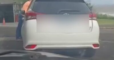 Homem é filmado ao retirar limpadores de para-brisas para colocar em seu carro