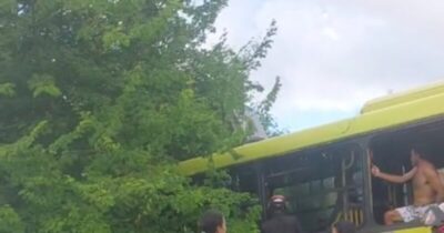 Motorista de ônibus consegue parar o veículo em terreno baldio, após passar mal  súbito e evita grave acidente.