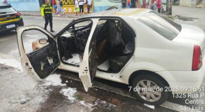 Veículo pega fogo e tem perda total no Centro de São Luís do Maranhão