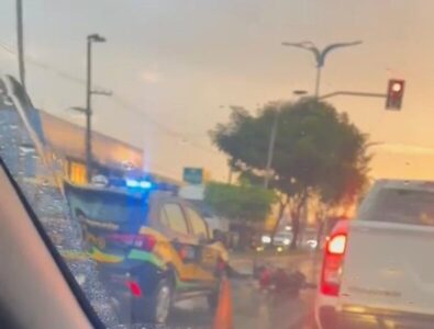 Motociclista fica ferido após acidente na Avenida Guajajaras, em São Luís