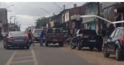 Um homem identificado como Dêdê foi morto a tiros na Avenida 1, no bairro Cidade Olímpica, nesta tarde.