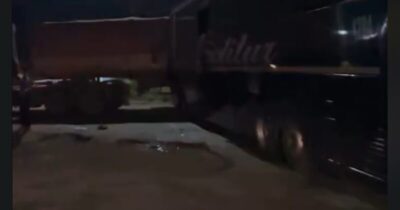 Acidente entre ônibus e carreta deixa uma pessoa morta, na BR-135