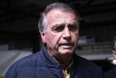 Com tornozeleira, Bolsonaro conversa com aliados no fim de semana e deve ir ao Congresso para encontro da oposição