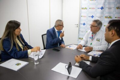 Eudes Barros se reúne com ministro da Saúde e reforça pedidos por Raposa