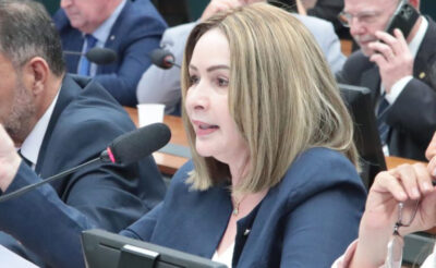 Comissão aprova previsão de piso salarial para professores contratados por tempo determinado