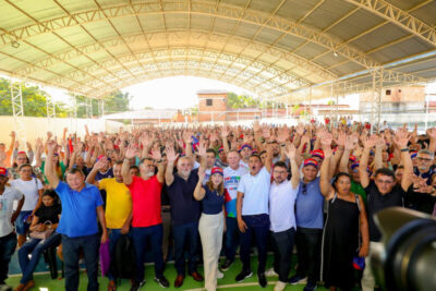 Em Urbano Santos, Iracema Vale participa da entrega de cartões do programa ‘Maranhão Livre da Fome’