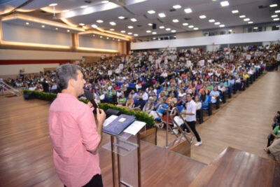 Braide anuncia reajuste salarial de 6,5% para professores da rede municipal de ensino