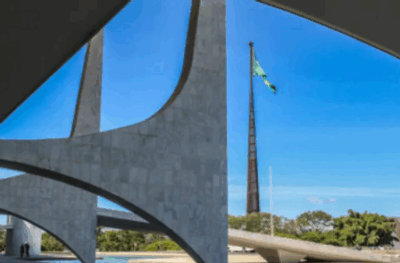 Lula sanciona lei que estrutura carreira e reajusta salários dos servidores federais