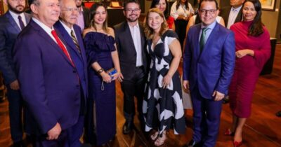 O L Í T I C A Iracema Vale prestigia cerimônia de lançamento do selo em comemoração aos 40 anos da r…