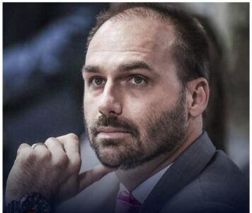 Partido dos Trabalhadores (PT) protocolou na Presidência da Câmara dos Deputados um pedido de suspensão cautelar do mandato e o bloqueio dos vencimentos de Eduardo Bolsonaro