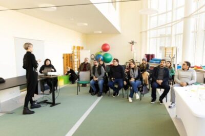 Rafael Fonteles conhece como a tecnologia ajuda o orfanato em Tallinn, na Estônia