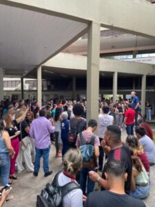 Fernando Carvalho lança candidatura a reitor da UFMA no Hall do CCET com a presença de docentes, discentes, técnicos e colaboradores.