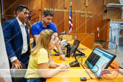 Iracema Vale vistoria o novo sistema multimídia do Plenário Nagib Heickel