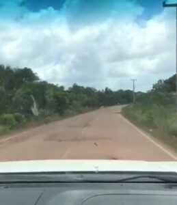 Veja no vídeo: importante rodovia que liga Pinheiro a Zé Doca toda esburacada….