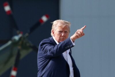 Trump dá 10 dias para Rússia encerrar guerra na Ucrânia e ameaça tarifa de 100%
