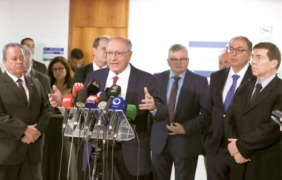 Vice-presidente diz que governo tentará acordo antes do prazo para tarifaço