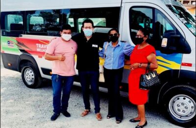 Representando o município luziense, Secretária Municipal da Mulher, a Antônia Costa, recebe a nova VAN DOS IDOSOS ao lado da Vereadora Novinha