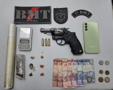 Assista! PM prende suspeito com arma, munição e drogas, em São José de Ribamar