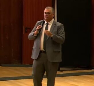 Dino diz que virou “juiz travão” em caso das emendas impositivas