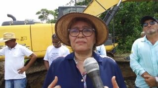 Prefeita Dídima Coêlho acompanha obra de desassoreamento do Rio Grajaú