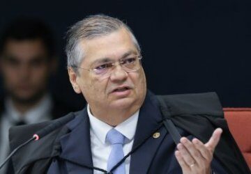 Dino determina que líder do PL na Câmara explique fala sobre emendas