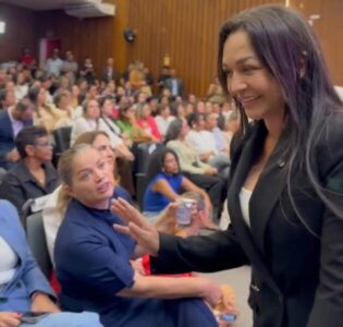 Guerra santa: rivalidade entre Eliziane e Mical escapa do altar para o palanque