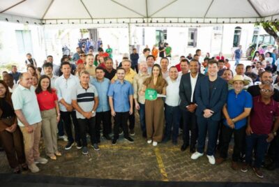 Senadora Ana Paula entrega tratores agrícolas a municípios maranhenses e à Embrapa na Baixada